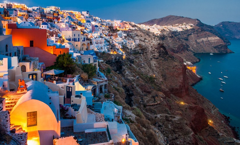 cruise in santorini